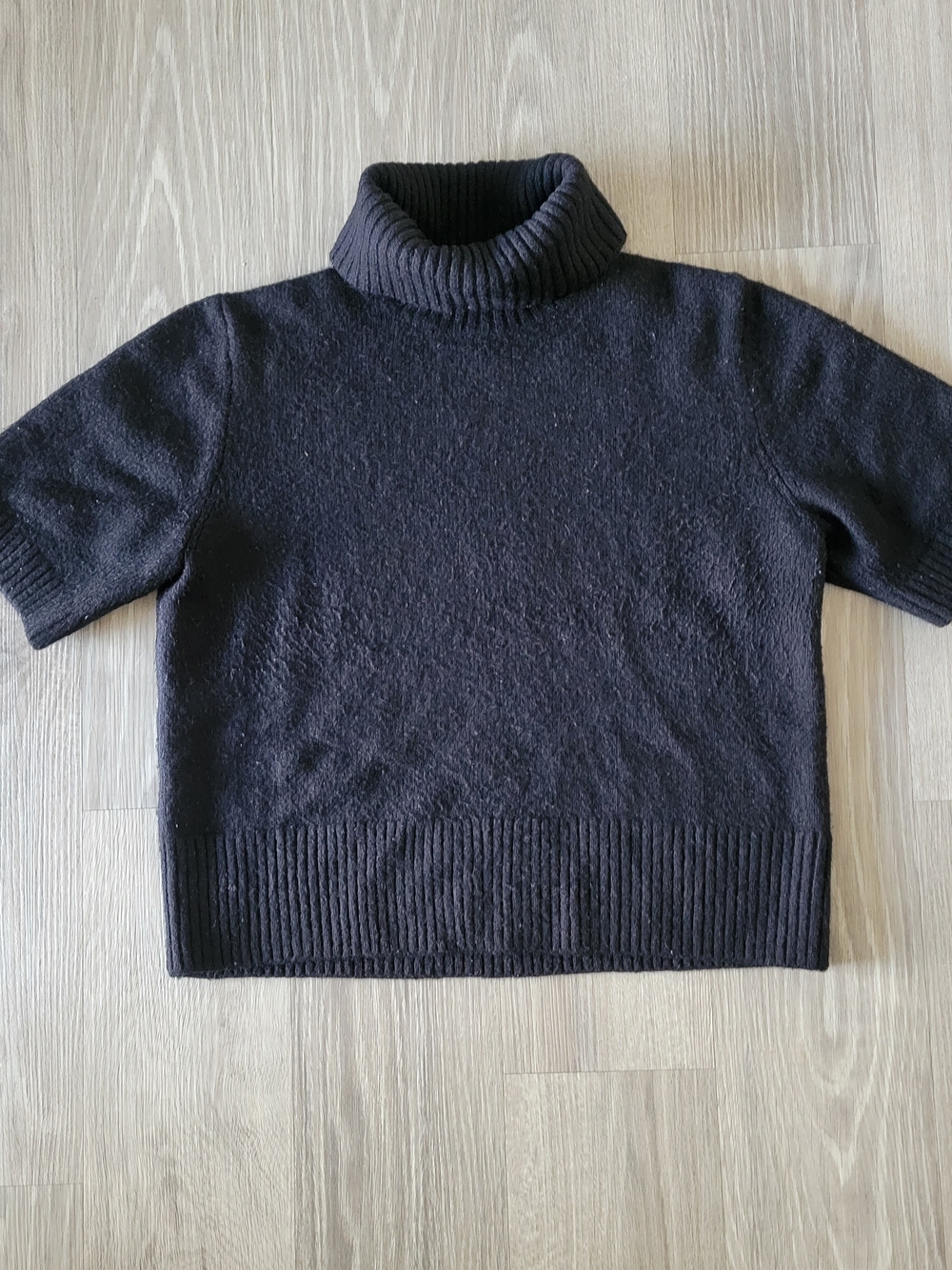 H&M Everyday Black Short-Sleeve Turtleneck Sweater Casual Workwear Size Large